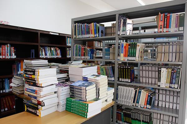 Thư viện với đa dạng các đầu sách cho Sinh viên lựa chọn